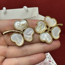 디올 브로치