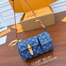 루이비통 포쉐트악세수아카고 M27602