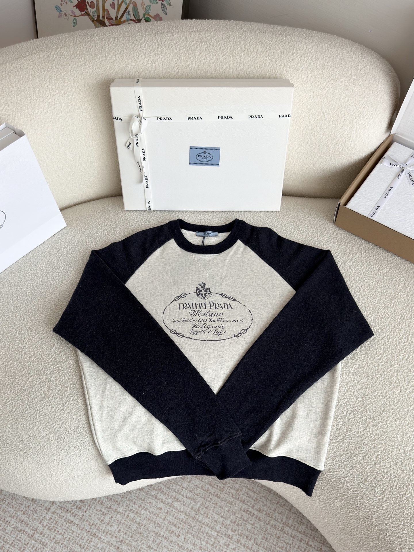 프라다 맨투맨(여성)